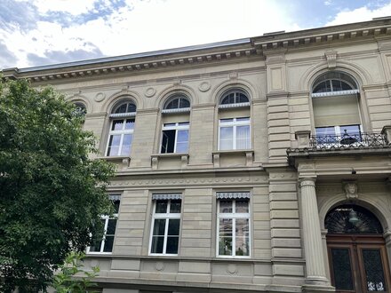 Entrée principale du bâtiment